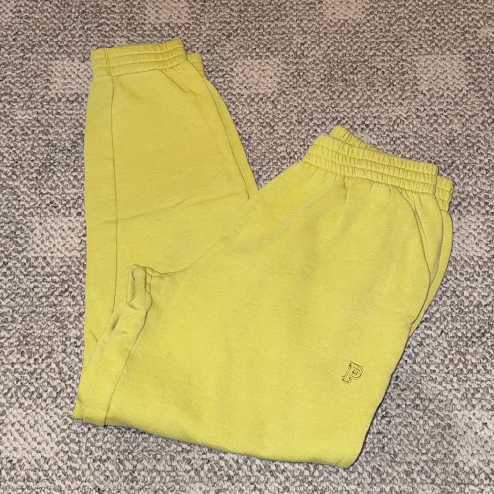 PINK vs Sweatpants